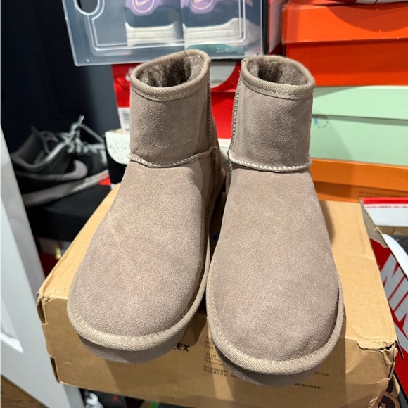 Cushionaire Other - CushionAire Cozy Tan Suede Boots 11M